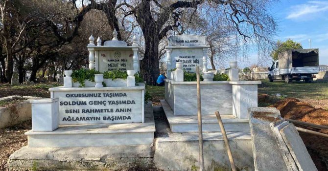 Antalya’da içleri yakan kare: İsmini aldığı ağabeyi ile 5 yaşındayken kaybettiği annesinin yanına defnedildi