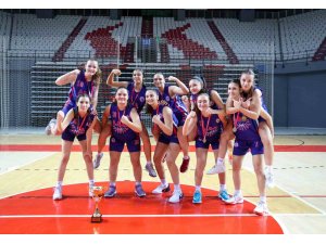 Büyükşehir’in basketbolcu kızları Antalya şampiyonu oldu