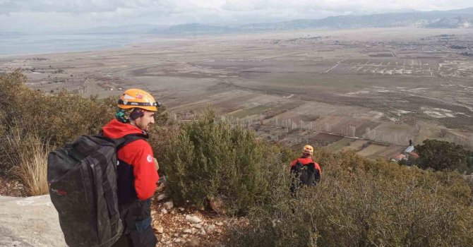 Burdur’da dağlık alanda mahsur kalan keçiler kurtarıldı