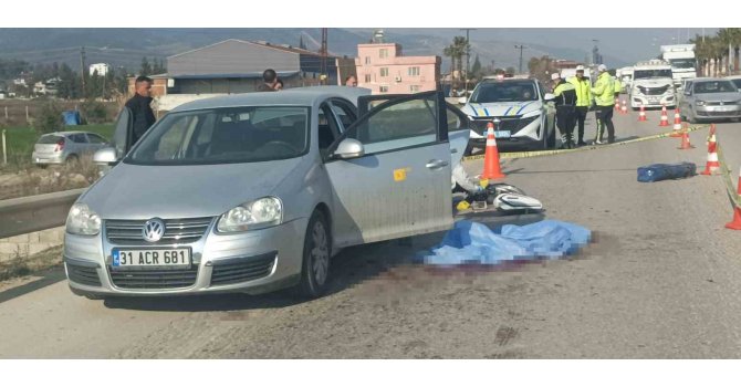 Hatay’da otomobilin yola savurduğu motosikletli kamyonetin çarpması sonucu hayatını kaybetti