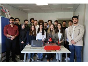 Üniversite öğrencilerinden yerli CNC makinesi