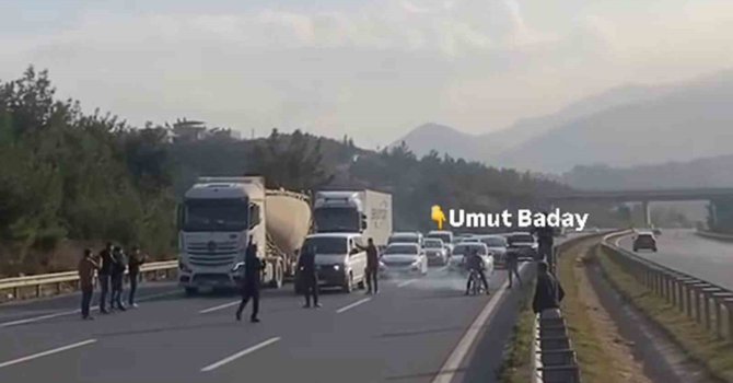 Otoyolu kapatarak yarış yapan motorculara 523 bin TL ceza