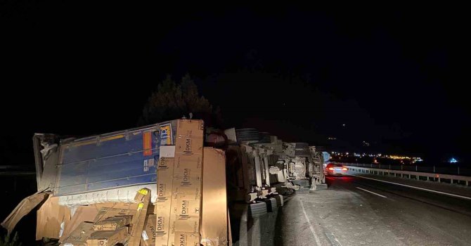 Osmaniye’de devrilen tırda yangın: 1 yaralı