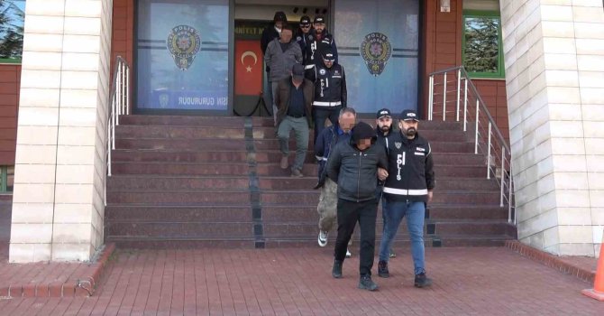 Isparta’da belediye personeli kılığına girip define arayan 5 kişi ilk davada serbest bırakıldı