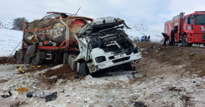 Kahramanmaraş’ta yakıt tankeri devrildi: 1 yaralı