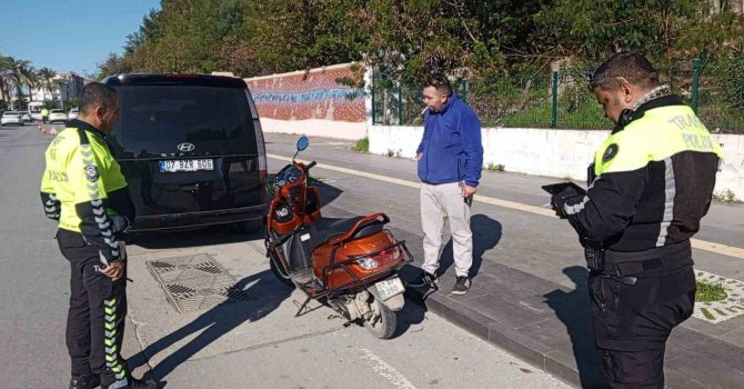 Uygulamadan kaçmaya çalışan motosikletlilere polis sürprizi