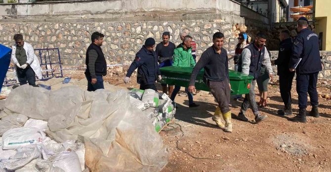 Mersin’de 8. kattan düşen işçi hayatını kaybetti