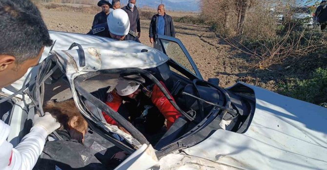 Osmaniye’de otomobil şarampole devrildi: 2 yaralı