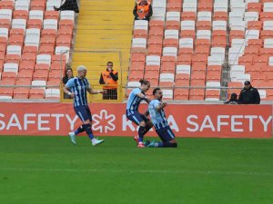 Trendyol Süper Lig: Adana Demirspor: 1 - Kasımpaşa: 1 (İlk yarı)