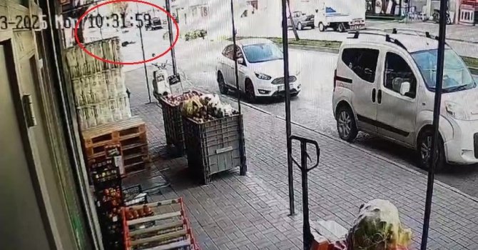 Antalya’da ’U’ dönüşü yapan otomobil, motosiklet ile çarpıştı: 1 yaralı