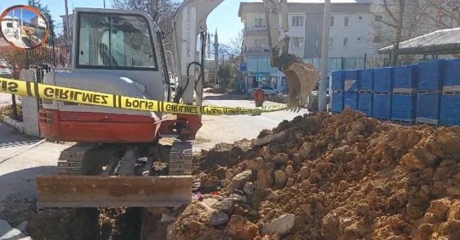 Antalya’da korkunç kaza, kepçe kovası işçiyi ezdi