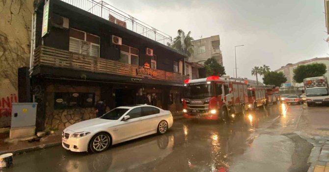 Restoranın bacasında çıkan yangın itfaiye ekiplerince söndürüldü