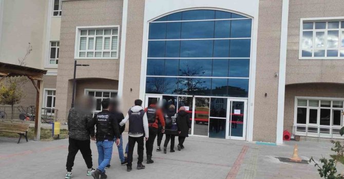 Burdur’da 8 uyuşturucu şüphelisi tutuklandı