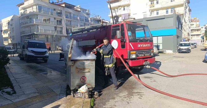 Söndürülmeden dökülen küller çöp konteynerinde yangına neden oluyor