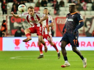 Trendyol Süper Lig: Antalyaspor: 0 - Başakşehir: 0 (İlk yarı)