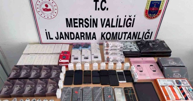 Mersin’de 15 gümrük kaçağı cep telefonu ele geçirildi