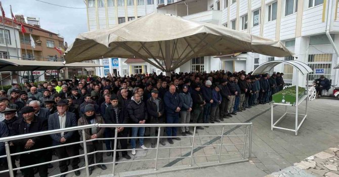 Ormanlık alanda ölü bulunan Kemal Aksüzek gözyaşlarıyla toprağa verildi