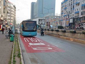 Antalya’da trafikte halk otobüslerine özel şerit uygulaması başladı