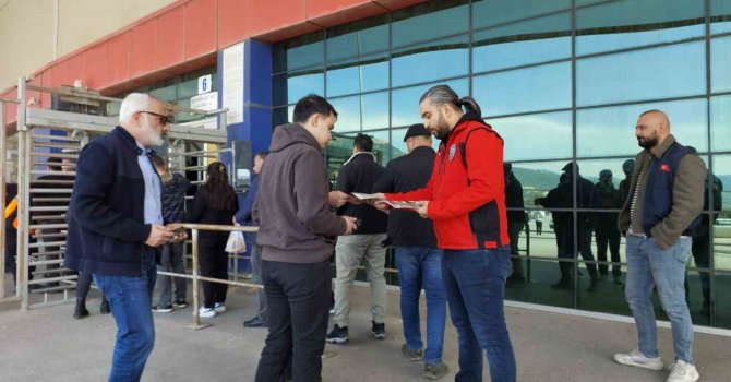 Mersin’de gençler terörle mücadele konusunda bilgilendiriliyor