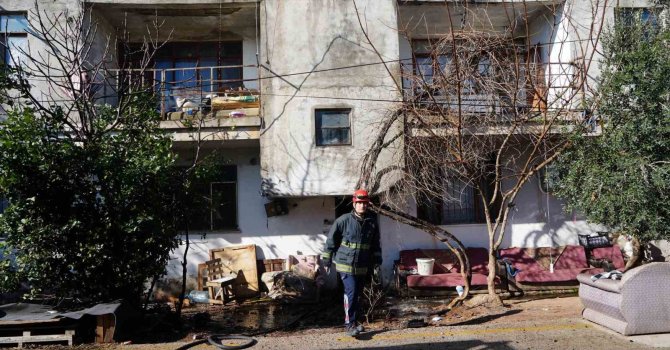 Antalya’da apartman boşluğunda çıkan yangın korku dolu anlar yaşattı