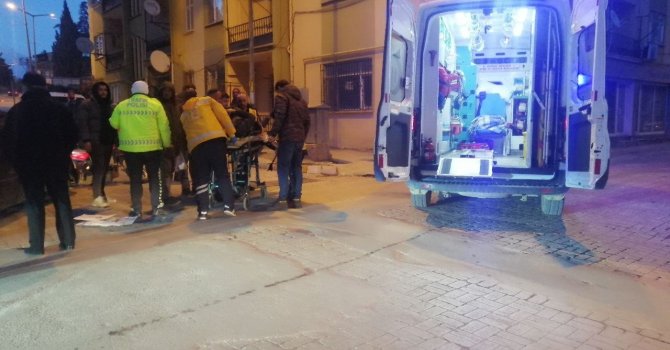 Isparta’da otomobille çarpışan elektrikli bisiklet sürücüsü yaralandı