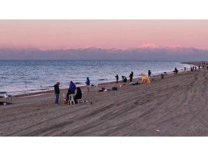 Antalya’da kıyıdan balık yakalama turnuvası