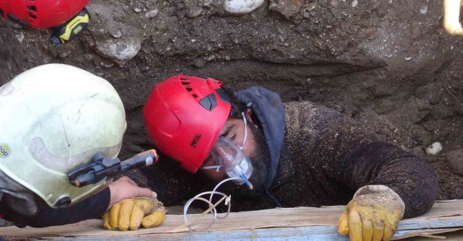 Toprak altında kalan işçi için seferber oldular