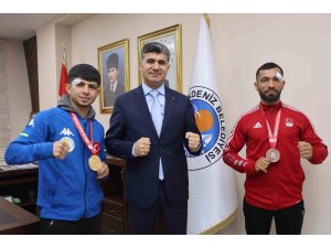 Mersinli boksörler Konya’dan madalya ile döndü