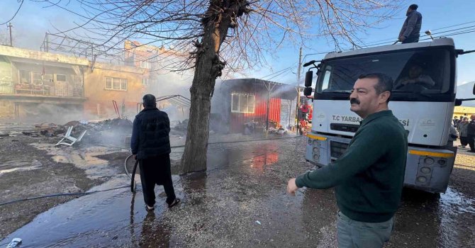 Osmaniye’de konteynerde çıkan yangın söndürüldü