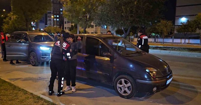 Adana’da polis kenti adeta ablukaya aldı, 106 suçlu yakalandı