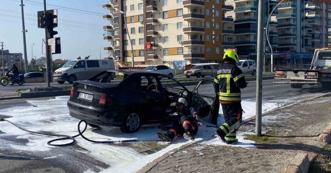 Mersin’de otomobil yangını