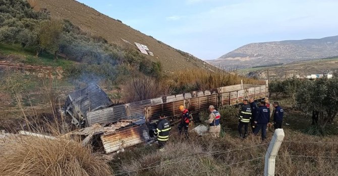 Tır, yol kenarındaki barakaya dalıp alevlere teslim oldu: 1 ölü, 1 yaralı