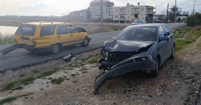 Manavgat’ta otomobil başka bir otomobile arkadan çarptı: 1 yaralı