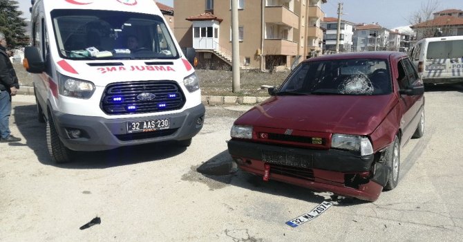 Otomobille çarpışan elektrikli bisikletin 13 yaşındaki sürücüsü ve arkadaşı yaralandı