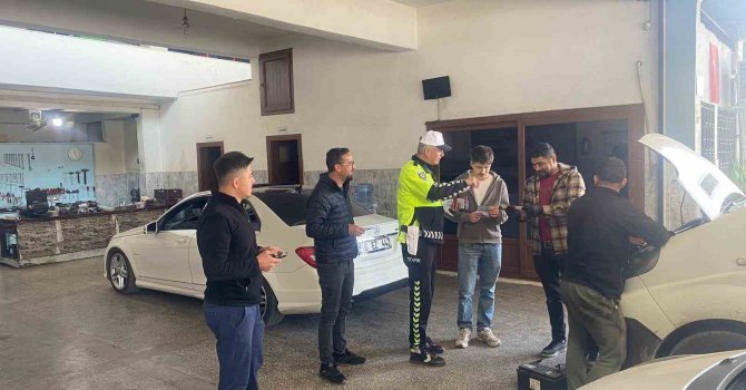 Mersin polisi esnaf ve şoförleri bilgilendirdi