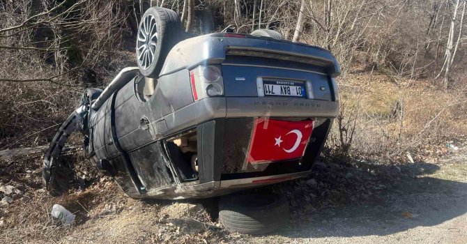 Yoldan çıkan cip ters döndü: 5 yaralı