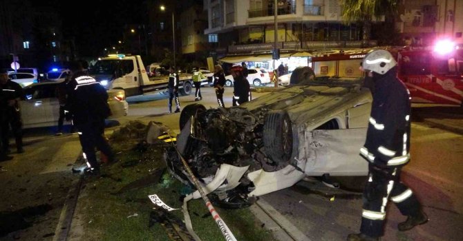 Antalya’da ehliyetsiz sürücü dehşet saçtı: 4 yaralı