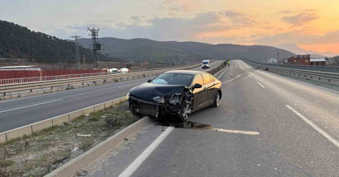 Osmaniye’de otomobil refüje çıktı: 1 yaralı