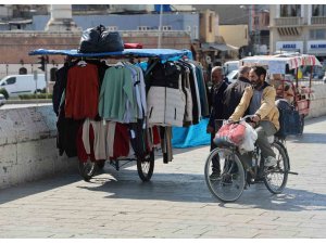 Adana’da tarihi Taşköprü seyyara kaldı