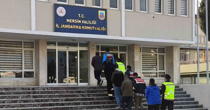 Mersin merkezli operasyonda göçmen kaçakçılığı organizatörü 5 şüpheli yakalandı