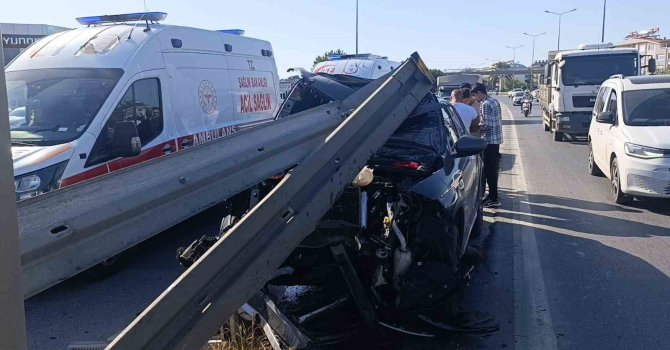 Antalya’da faciadan dönüldü: 3 yaralı