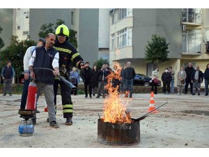 Mersin itfaiyesi afet ve yangın risklerine karşı vatandaşları bilgilendiriyor