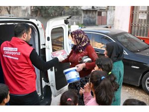 Mersin’de iftar yemekleri, ihtiyaç sahiplerinin sofralarına ulaşıyor