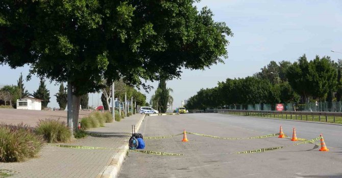 Yol kenarına bırakılan valiz ve çantalar polisi alarma geçirdi