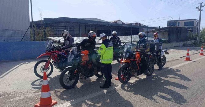 Antalya’da jandarmanın motosiklet denetiminde 114 araç trafikten men edildi