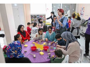 Mersin’de anne ve çocuklar seramikle buluştu