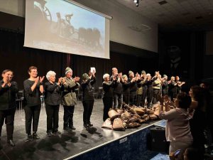 Antalya’da yaşlı evi üyelerinden Çanakkale Zaferi anma gösterisi