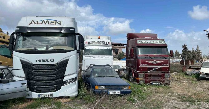 Tırların şasi ve motor numarasını değiştirerek vurgun yapan şahıslar yakayı ele verdi