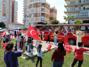 Büyükşehir Bandosu Antalya sokaklarını şenlendiriyor