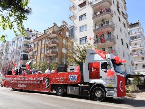 Konyaaltı’nda 23 Nisan coşkusu balkonlara taştı